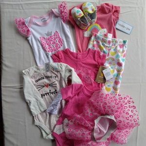 8 different items of baby girl clothes NEW 0-6 MO